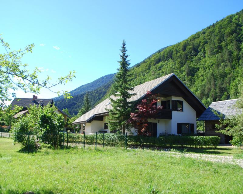 1005-2014-06-PHT-Zunanjost.jpg